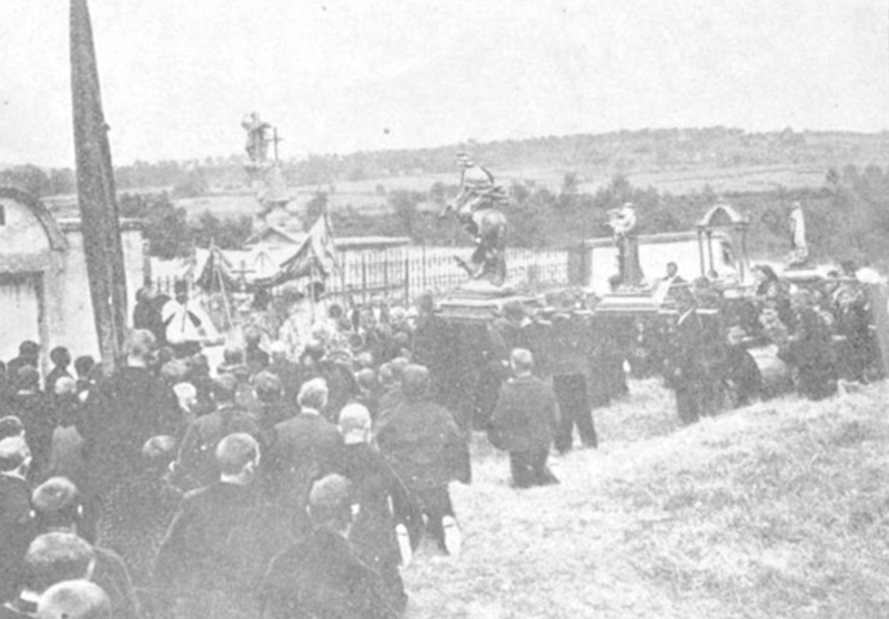 Procesión do Santísimo Sacramento en San Xurxo de Artes (Carballo). Anos 30 do século XX. Foto tomada de Galiciana