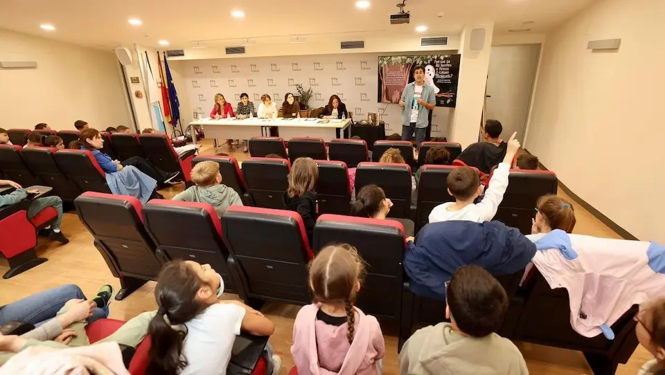 Sergio Trillo na Presentacion en Vimianzo do Conto Infantil da Curuxa