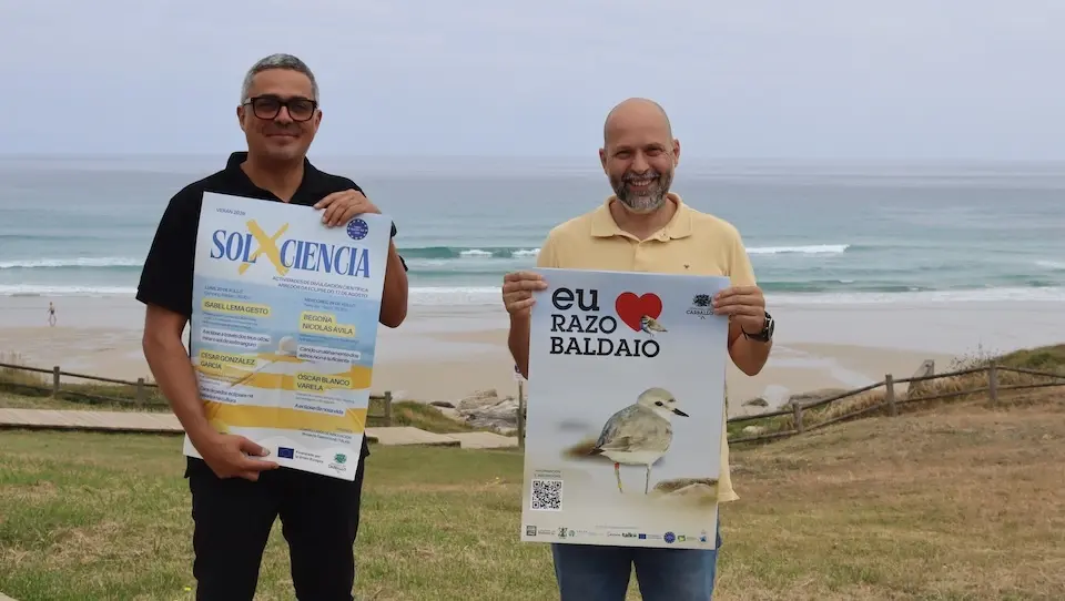 O alcalde de Carballo, Daniel Pérez e o edil de Medio Ambiente Miguel Vales co Eu quero Razo-Baldaio