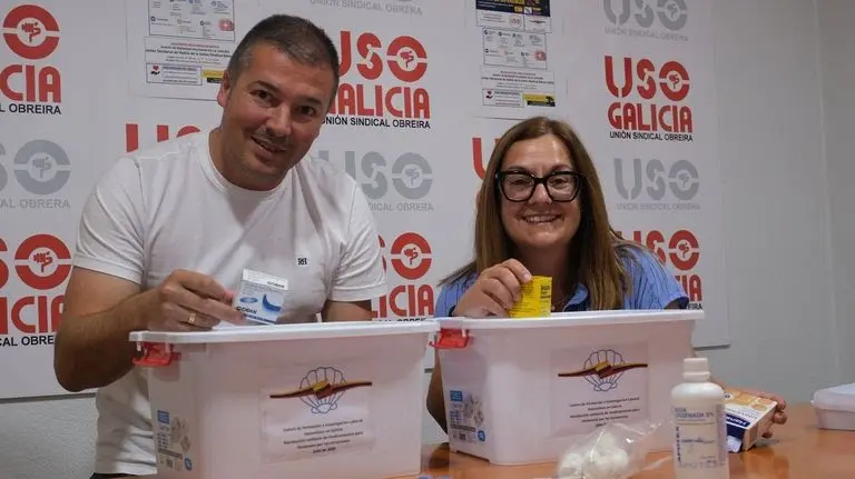 Ana Vilariño (Responsable da recillida na sede de Carballo) e Juan Cases ( Responsable da recollida na sede da Coruña) UGT