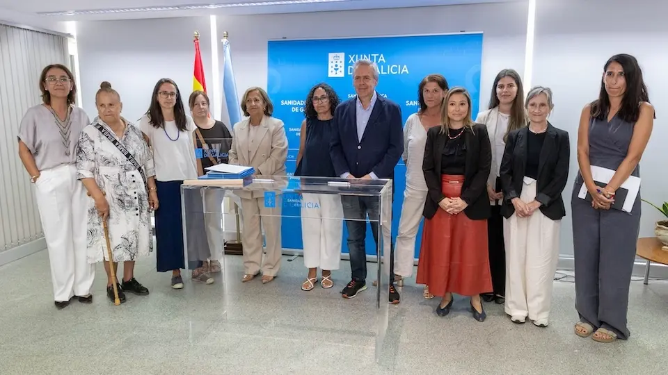 CONSELLER&Iacute;A DE SANIDADE  SAN L&Aacute;ZARO  11,30 h.-             O conselleiro de Sanidade, Antonio G&oacute;mez Caama&ntilde;o, asinar&aacute; os convenios de colaboraci&oacute;n entre o Servizo Galego de Sa&uacute;de e entidades privadas sen &aacute;nimo de lucro que desenvolven programas de incorporaci&oacute;n social para pacientes con trastornos adictivos. No acto tam&eacute;n participar&aacute;n o director xeral de Integraci&oacute;n e Innovaci&oacute;n Asistencial do Servizo Galego de Sa&uacute;de, Alfredo Silva. Na sala 3.2 (terceiro andar). Haber&aacute; declaraci&oacute;ns aos medios Foto Xo&aacute;n Crespo