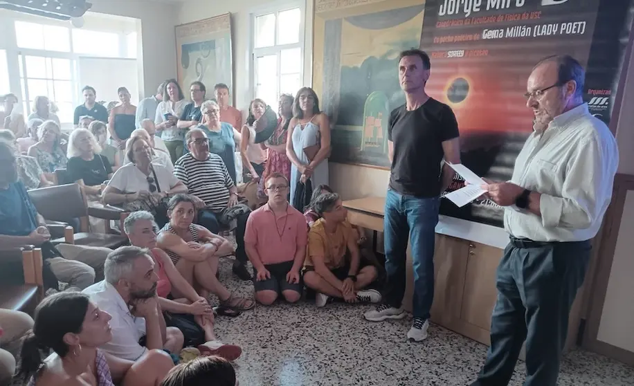 Charla con Jorge Mira en Malpica sobre a eclpse