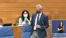Rueda no Parlamento falando do Camiño dos Faros