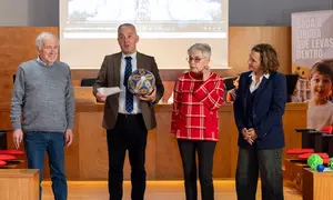 11,15 h.-              O secretario xeral da Lingua, Valent&iacute;n Garc&iacute;a, participar&aacute; na entrega de premios do Concurso galego de v&iacute;deos cient&iacute;ficos Instituci&oacute;n Galega de Ciencia. No Pazo de San Roque (r&uacute;a de San Roque, 2) foto xo&aacute;n crespo 11,15 h.-              O secretario xeral da Lingua, Valent&iacute;n Garc&iacute;a, participar&aacute; na entrega de premios do Concurso galego de v&iacute;deos cient&iacute;ficos Instituci&oacute;n Galega de Ciencia. No Pazo de San Roque (r&uacute;a de San Roque, 2) foto xo&aacute;n crespo 11,15 h.-              O secretario xeral da Lingua, Valent&iacute;n Garc&iacute;a, participar&aacute; na entrega de premios do Concurso galego de v&iacute;deos cient&iacute;ficos Instituci&oacute;n Galega de Ciencia. No Pazo de San Roque (r&uacute;a de San Roque, 2) foto xo&aacute;n crespo