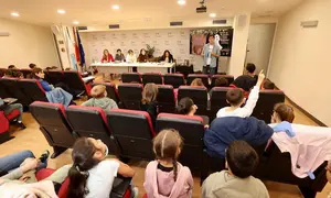 Sergio Trillo na Presentacion en Vimianzo do Conto Infantil da Curuxa