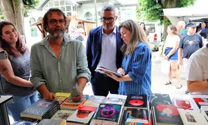 Xurxo Borrazas na Praza dos Libros de Carballo