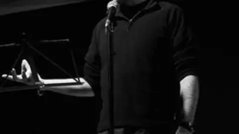 Paco Souto no V Recital de Poetas da Costa da Morte celebrado en Muxia- Foto de María Lado