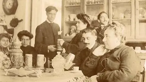 Familia do poeta Muxian Lopez Abente