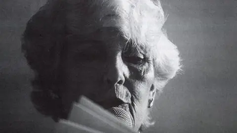 Luz Pozo Garza-Fonte-Historia da Literatura Galega. AS-PG