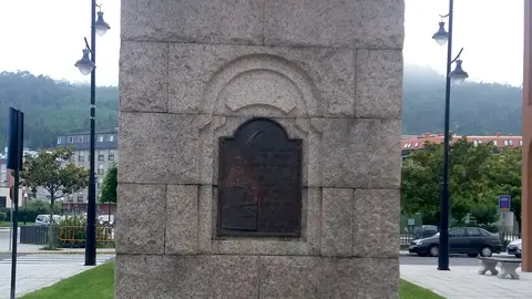 Monumento a Domingo Antonio de Andrade en Cee 2