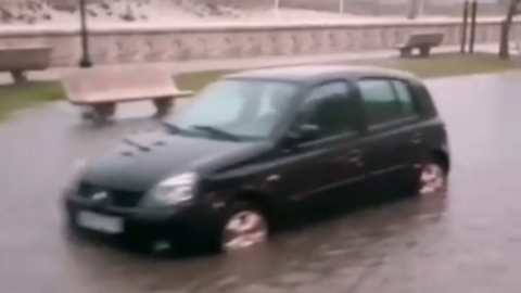 coches anegados en Laxe