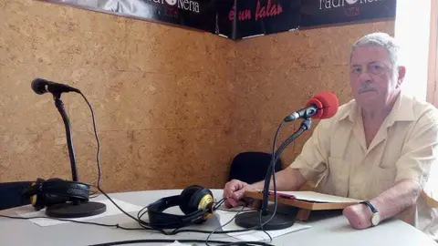 Manolin Oliveira recitando na radiONeria
