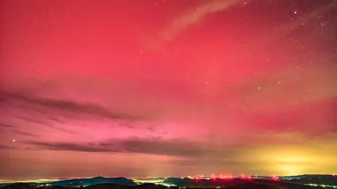 Aurora Boreal Galicia no Chan das Lagoas noite do 10 de maio Foto-Fins Eirexa 1