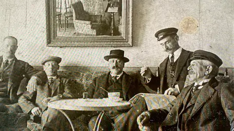 Foto antiga do Casino de Corcubion