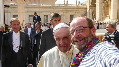 Steffen Pfeiffer co Papa Francisco o 18-09-2016 no 50 cumpleanos do peregrino fisterro-aleman