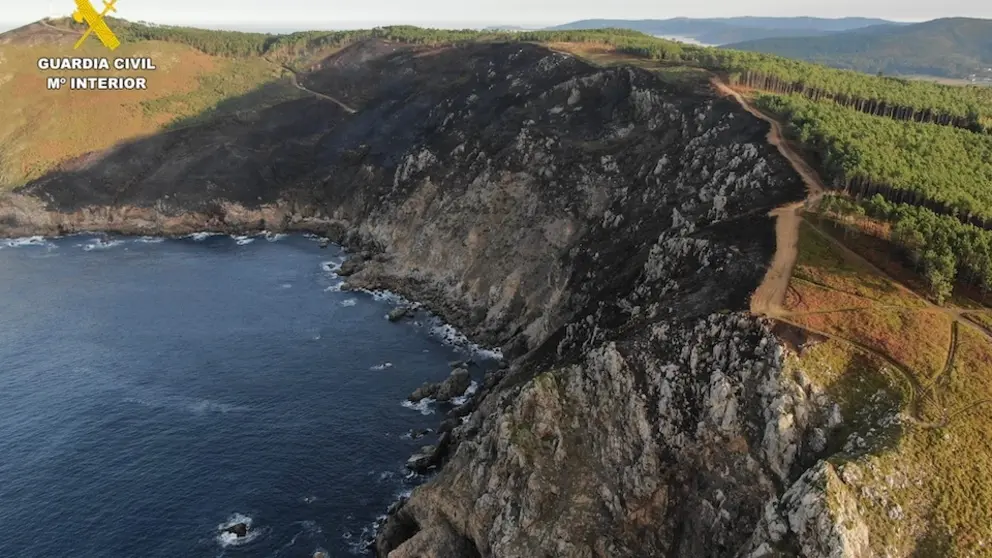 Vista aerea do incendio na Nave Fisterra