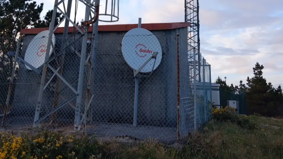 Antenas do repetidor de televisión situado na aldea do Seixo