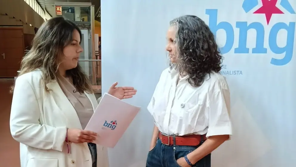 Mercé Barrientos, xunto á deputada provincial encargada de Plans da Deputación, Cristina García Rey