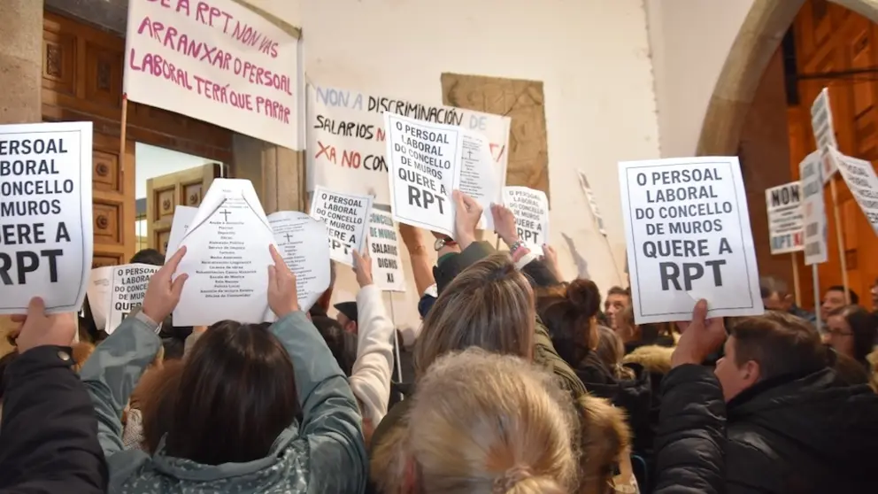 Esixindo a nova RPT en Muros.jpeg 3