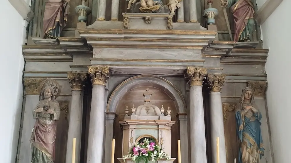  Retablo maior de Santa María de Traba, obra de Alejandro e Manuel de Lens, do ano 181