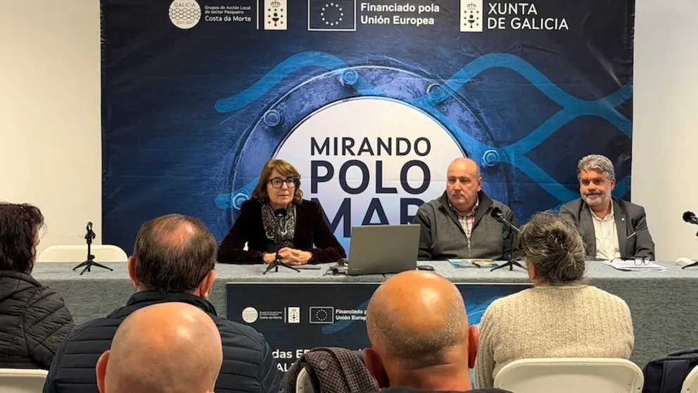 Camarinas Mirando polo Galp 2