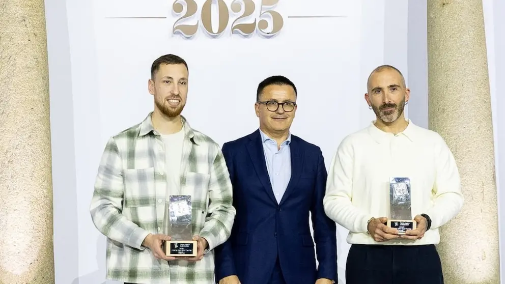 17,00 h.-           O conselleiro de Emprego, Comercio e Emigración, José González, e o conselleiro de Facenda e Administración Pública, Miguel Corgos, acompañados doutros membros do Goberno galego, participarán no acto de entrega dos Premios de Artesanía de Galicia 2025. No Hotel Monumento San Francisco (Campillo de San Francisco, 3). Foto Xoán Crespo