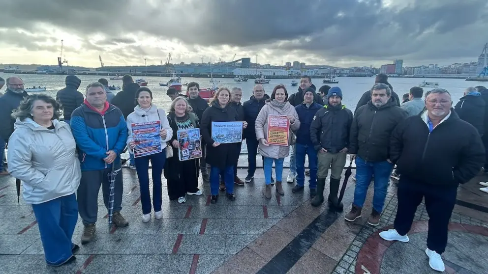 Representantes de Camari&ntilde;as, Camelle, Malpica, Laxe, Corcubi&oacute;n, Corme ou Camari&ntilde;as, na concentraci&oacute;n desta ma&ntilde;&aacute; no Parrote