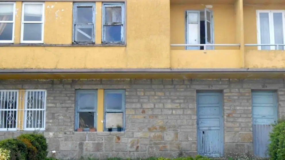 Casas da Sicar en Cee tras anos de abandono 2