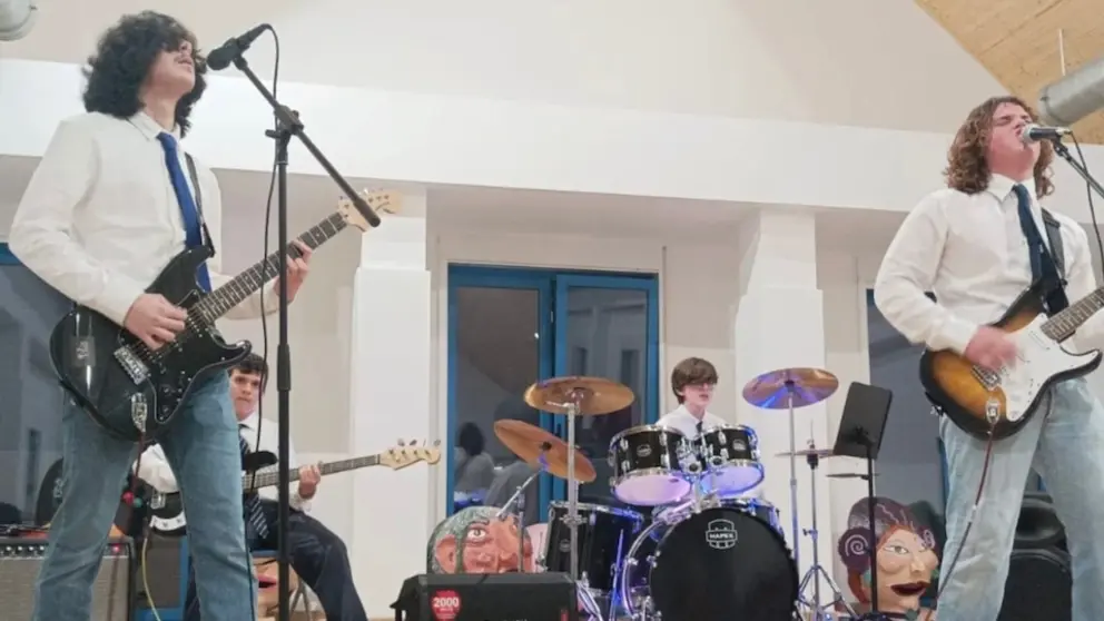 Dosis Letal tocando en Fisterra