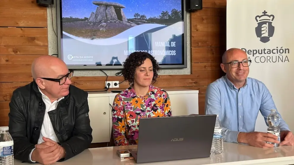Xos&eacute; Regueira, Ada Gonz&aacute;lez e Jos&eacute; Mu&iacute;&ntilde;o na presentaci&oacute;n