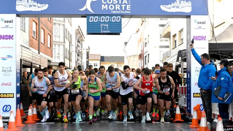 Saida da Carreira en Vimianzo-Foto-Correndo pola Costa