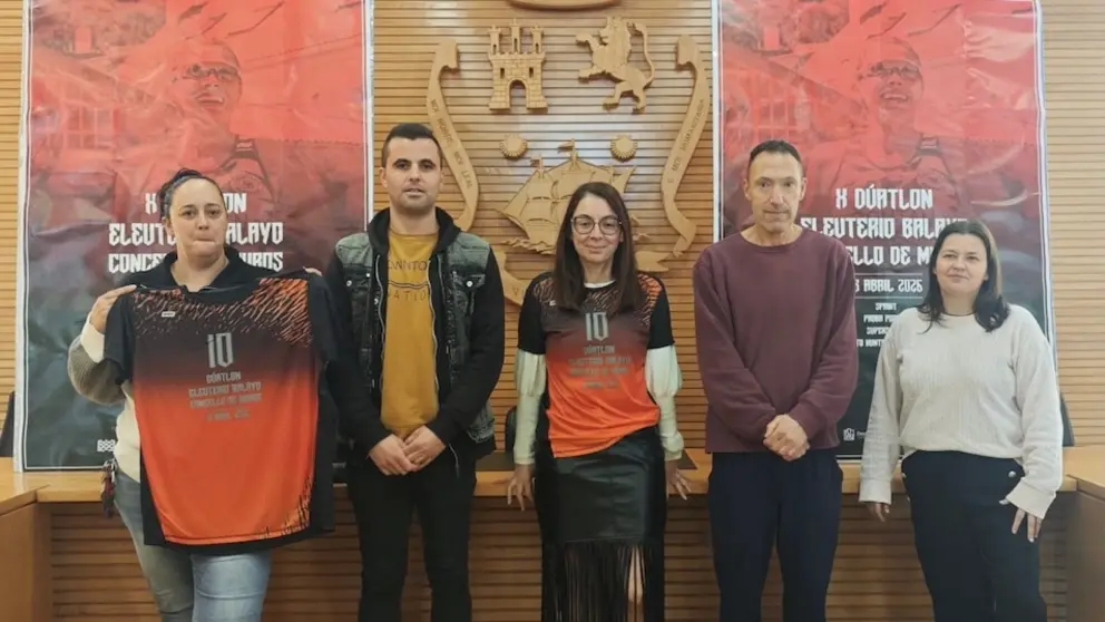 Participaron na presentaci&oacute;n do Duatl&oacute;n murad&aacute;n a alcaldesa Mar&iacute;a Lago, o concelleiro Dami&aacute;n Torea, as concelleiras Sandra Maneiro e Laura Rivadeneira, e Quico Lest&oacute;n, t&eacute;cnico de Deportes