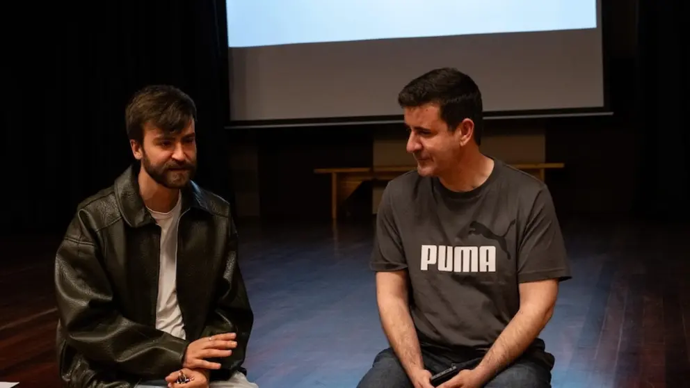 Pablo Alvarez e Juan Ignacio no Cineclub Costa da Morte de Corcubion.Foto-Rebeca Ayala