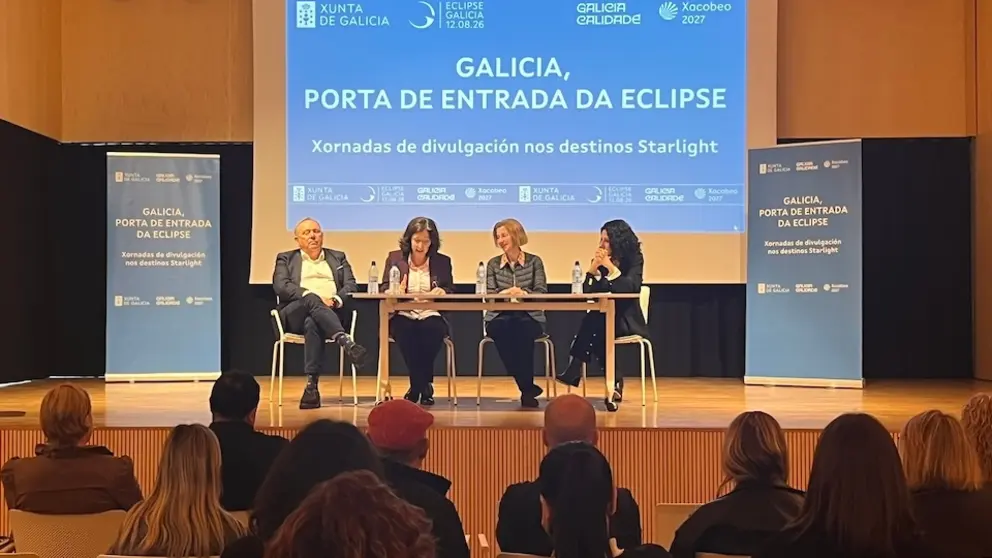 Mesa institucional na Xornada formativa practica sobre o eclipse da CMAT