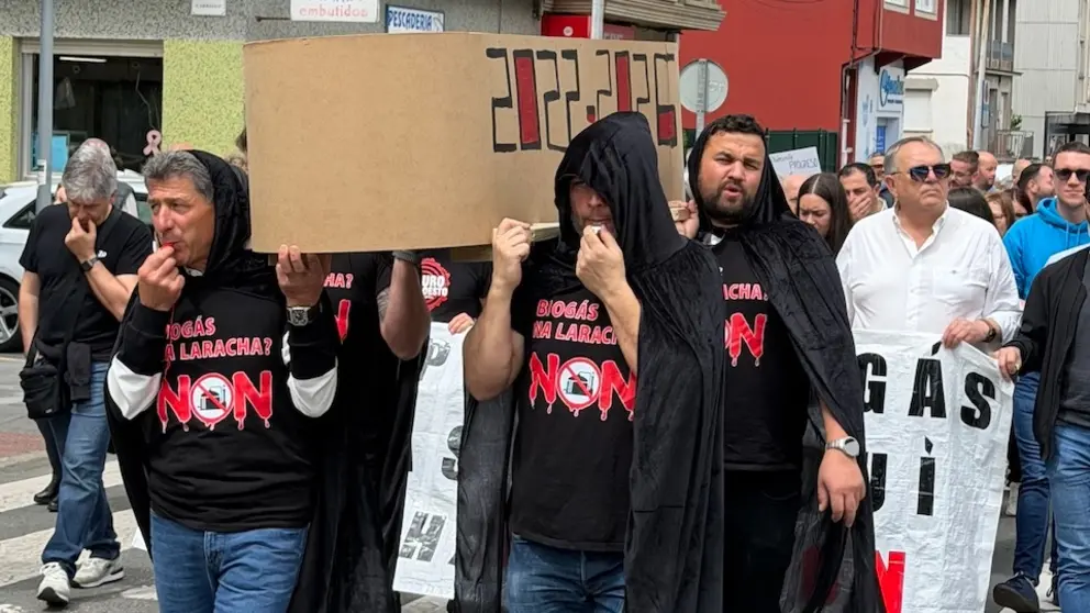 Imaxe da manifestacion da Laracha contra a planta de biogas