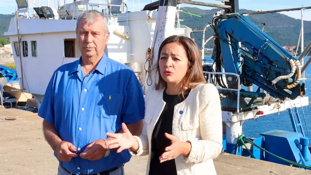 O patron de Muros Daniel FOrmoso coa Conselleira do Mar Maria Villaverde