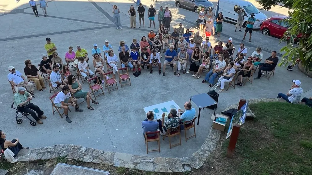 Presentacion de Travesia de Suso Lista na Ribeira em Corme