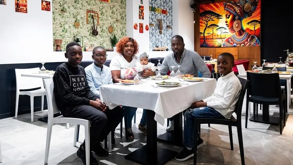 Familia de Mamadou e Fatou no Mama Africa de Fisterra
