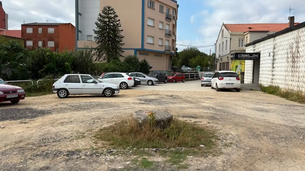 FOTO PONTECESO- Aparcadoiro 4