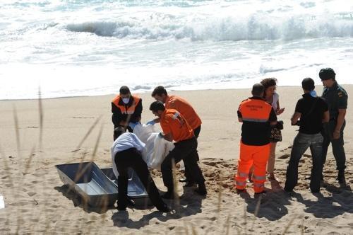 Imaxe do rescate dun corpo en Mar de Fóra en 2010 Imaxe do rescate dun corpo en Mar de Fóra en 2010