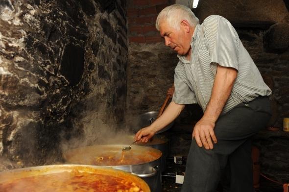 Cocendo os callos para a Fagia - Foto-Marcos Rodriguez