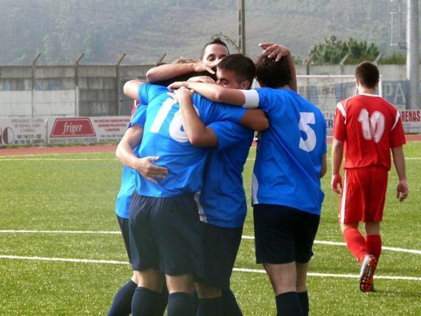 O Cee celebra un tanto ante o Vizono-Foto-UC Cee