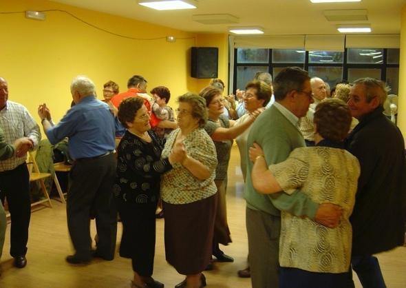 Bailes domingo Centro de Maiores 2