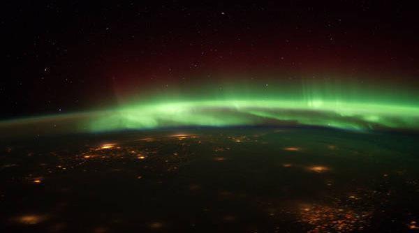 aurora boreal producida pola eyeccion do 5 de abril