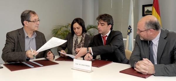 Evencio Ferreiro Zaira Rodriguez Diego Calvo e Manuel Antelo asinando os convenios do Grumir