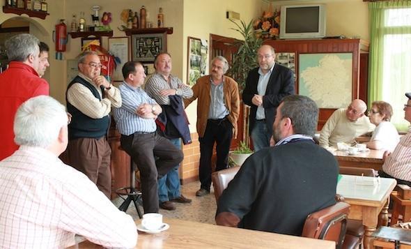 Charla informativa do alcalde de Vimianzo cos vecinos da Piroga
