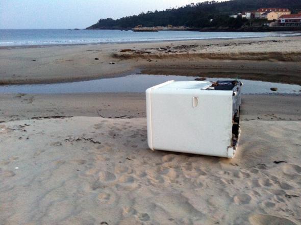 Fotodesfeita - Lavadora na praia de Sardineiro