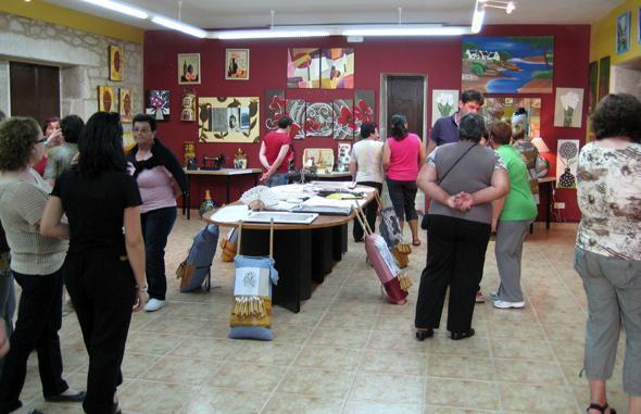 Imaxe da inaguracion da Exposicion de Manualidades en Dumbria