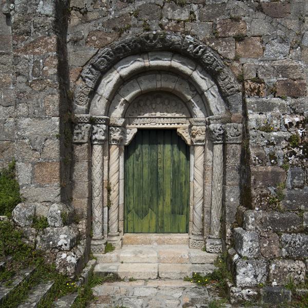 Porta sur do Mosteiro de Moraime - Foto-Aritz Saez (Pincha na imaxe para ver en Recunchos da Costa)
