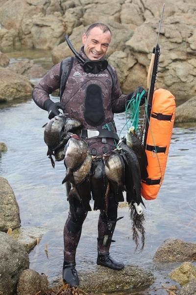 Arturo Pasantes ganou o Campionato de Pesca Submarina de Muxia Arturo Pasantes gañou o Campionato de Pesca Submariña de Muxía